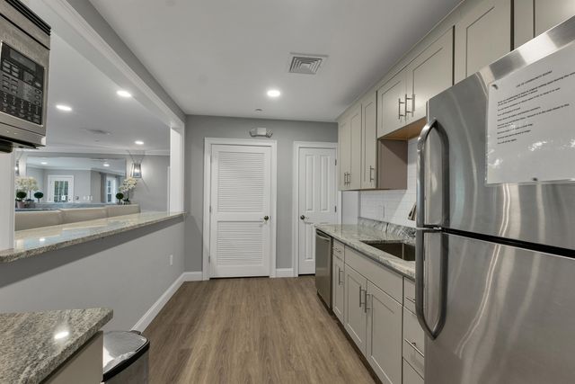 61 Acadia Ln Unit 107, Exeter, NH 03833