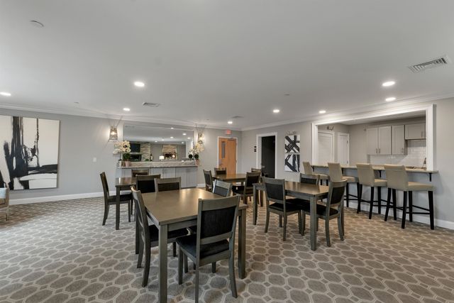 61 Acadia Ln Unit 107, Exeter, NH 03833