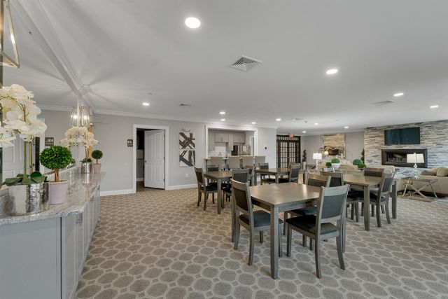 61 Acadia Ln Unit 107, Exeter, NH 03833