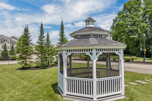 61 Acadia Ln Unit 107, Exeter, NH 03833