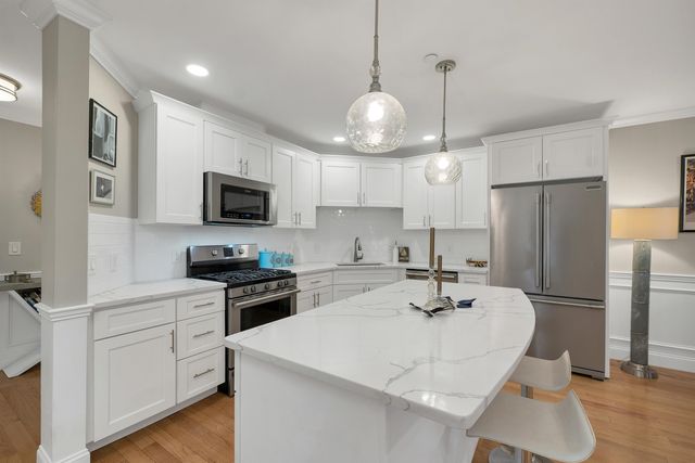 61 Acadia Ln Unit 107, Exeter, NH 03833