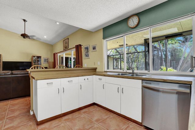 5696 Descartes Circle, Boynton Beach, FL 33472