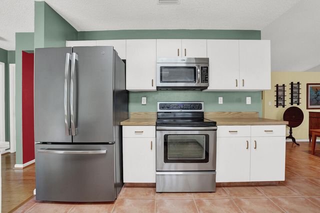 5696 Descartes Circle, Boynton Beach, FL 33472