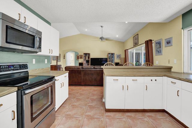 5696 Descartes Circle, Boynton Beach, FL 33472