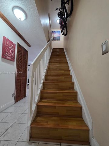8085 NW 8th St 6, Miami, FL 33126