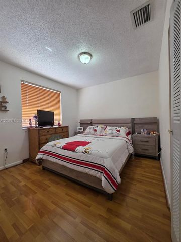 8085 NW 8th St 6, Miami, FL 33126