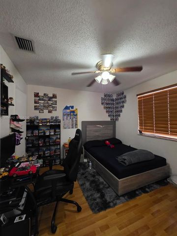 8085 NW 8th St 6, Miami, FL 33126