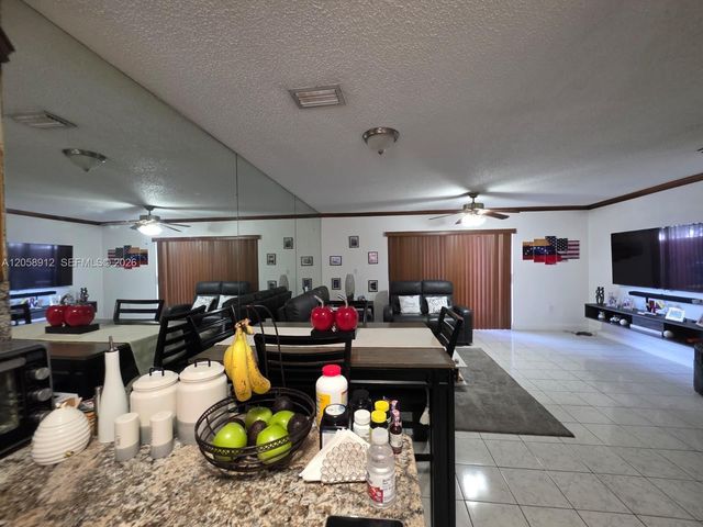 8085 NW 8th St 6, Miami, FL 33126