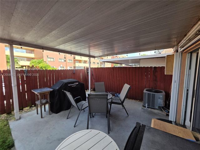 8085 NW 8th St 6, Miami, FL 33126