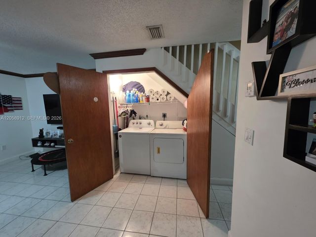 8085 NW 8th St 6, Miami, FL 33126