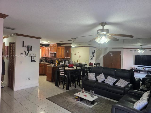 8085 NW 8th St 6, Miami, FL 33126