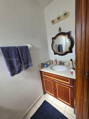 8085 NW 8th St 6, Miami, FL 33126