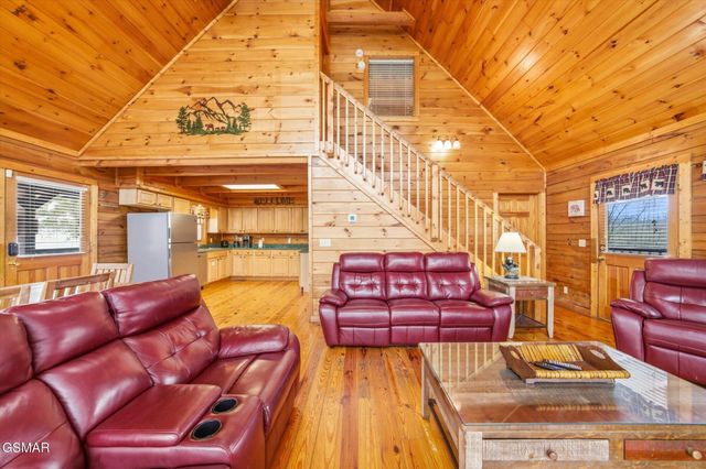 1713 Parkway View Court, Sevierville, TN 37876