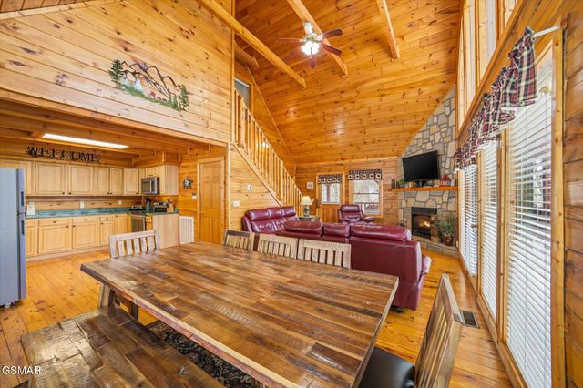 1713 Parkway View Court, Sevierville, TN 37876