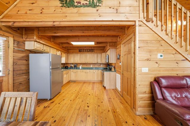 1713 Parkway View Court, Sevierville, TN 37876