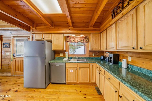 1713 Parkway View Court, Sevierville, TN 37876