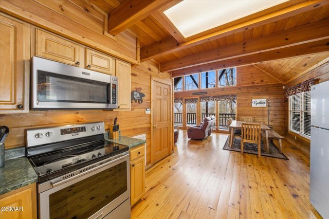 1713 Parkway View Court, Sevierville, TN 37876