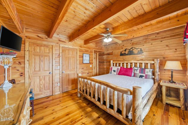 1713 Parkway View Court, Sevierville, TN 37876