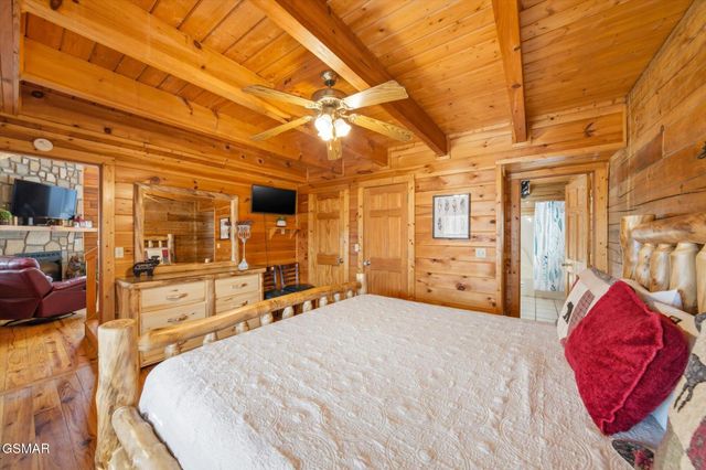 1713 Parkway View Court, Sevierville, TN 37876