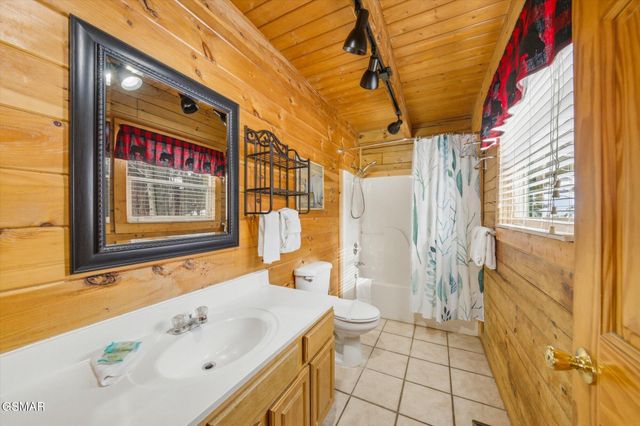 1713 Parkway View Court, Sevierville, TN 37876