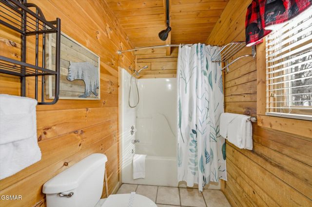 1713 Parkway View Court, Sevierville, TN 37876