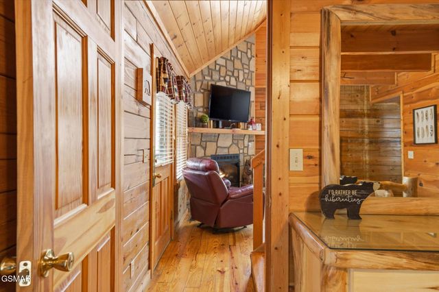 1713 Parkway View Court, Sevierville, TN 37876