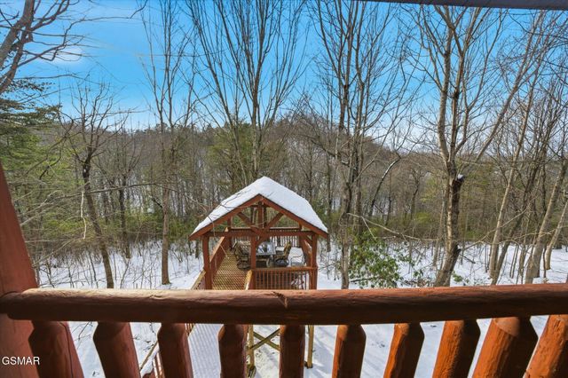 1713 Parkway View Court, Sevierville, TN 37876