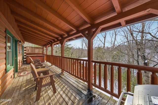 1713 Parkway View Court, Sevierville, TN 37876