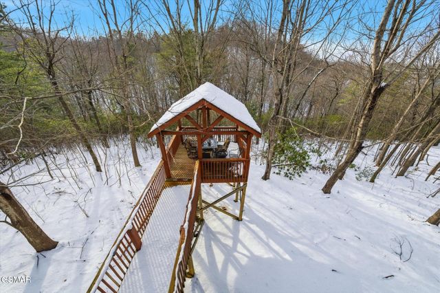 1713 Parkway View Court, Sevierville, TN 37876