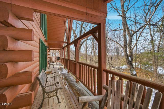 1713 Parkway View Court, Sevierville, TN 37876