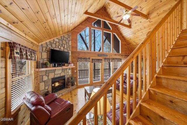 1713 Parkway View Court, Sevierville, TN 37876