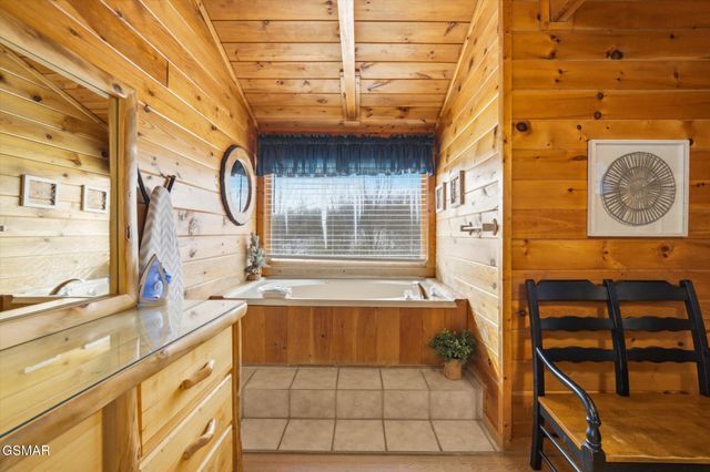 1713 Parkway View Court, Sevierville, TN 37876