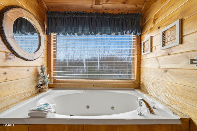 1713 Parkway View Court, Sevierville, TN 37876