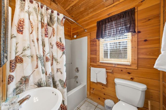 1713 Parkway View Court, Sevierville, TN 37876