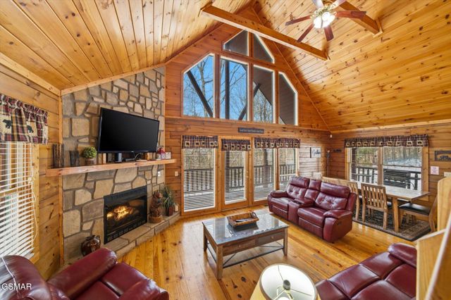 1713 Parkway View Court, Sevierville, TN 37876