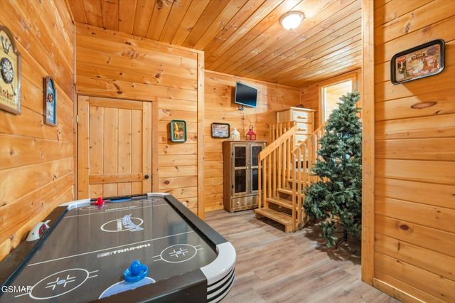 1713 Parkway View Court, Sevierville, TN 37876