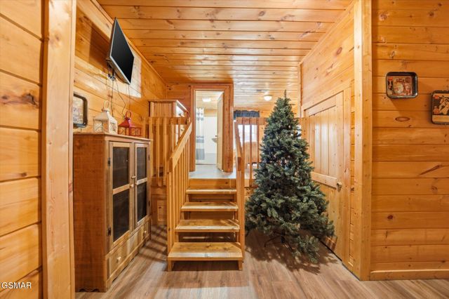 1713 Parkway View Court, Sevierville, TN 37876