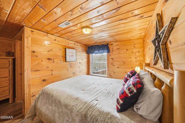 1713 Parkway View Court, Sevierville, TN 37876