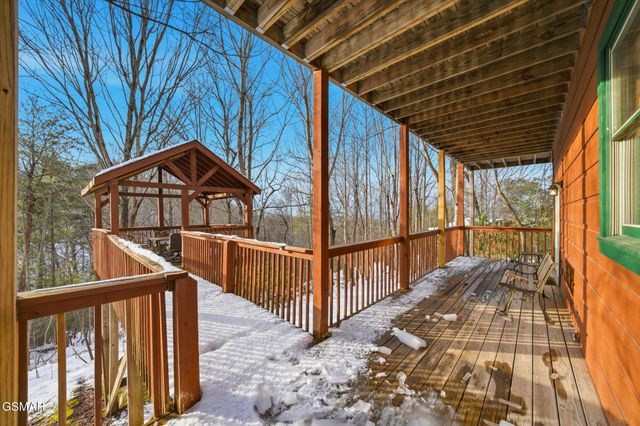 1713 Parkway View Court, Sevierville, TN 37876