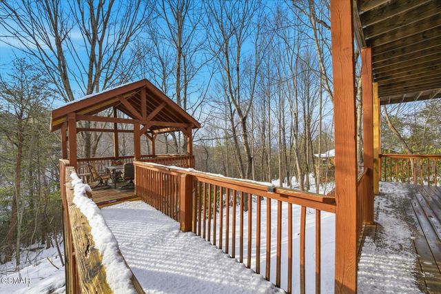 1713 Parkway View Court, Sevierville, TN 37876