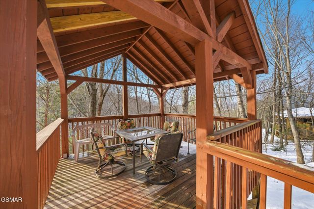 1713 Parkway View Court, Sevierville, TN 37876