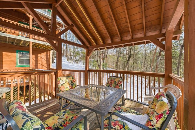 1713 Parkway View Court, Sevierville, TN 37876