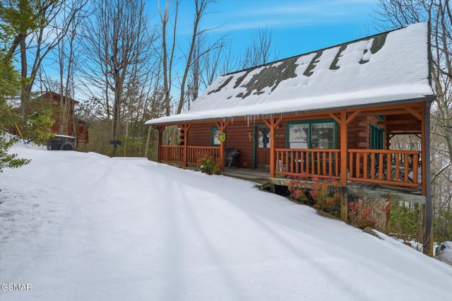 1713 Parkway View Court, Sevierville, TN 37876