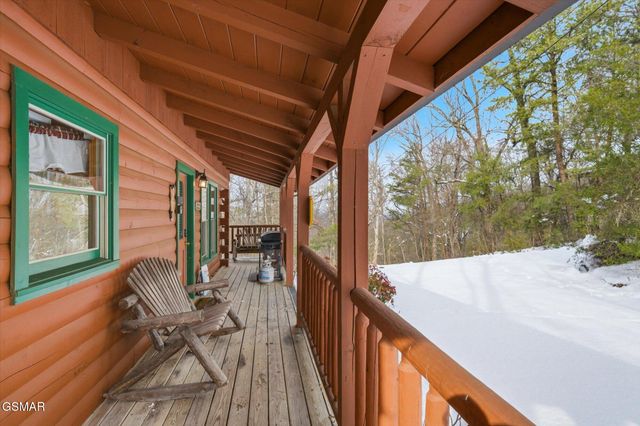 1713 Parkway View Court, Sevierville, TN 37876