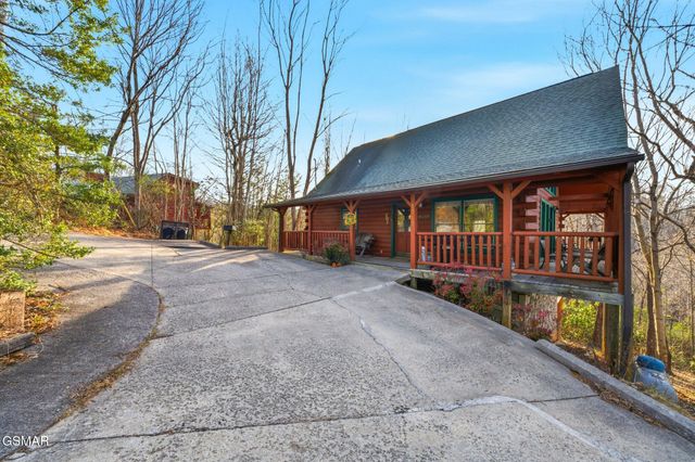 1713 Parkway View Court, Sevierville, TN 37876
