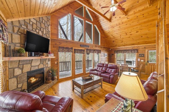 1713 Parkway View Court, Sevierville, TN 37876