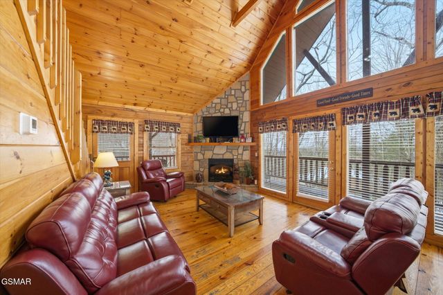 1713 Parkway View Court, Sevierville, TN 37876