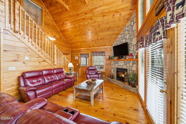 1713 Parkway View Court, Sevierville, TN 37876