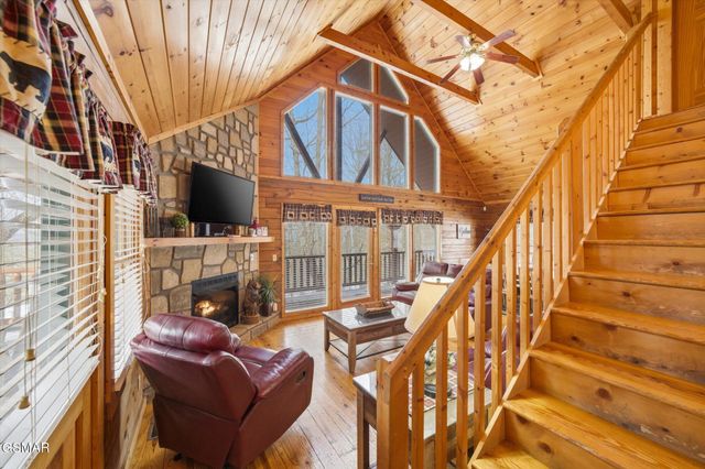 1713 Parkway View Court, Sevierville, TN 37876