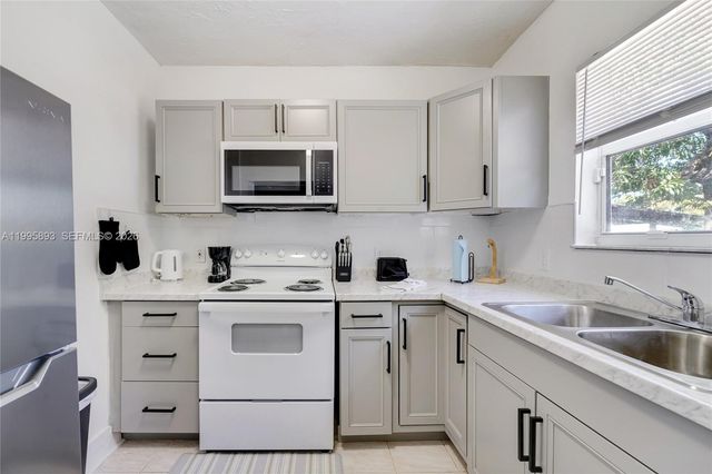 1283 NW 45th St, Miami, FL 33142